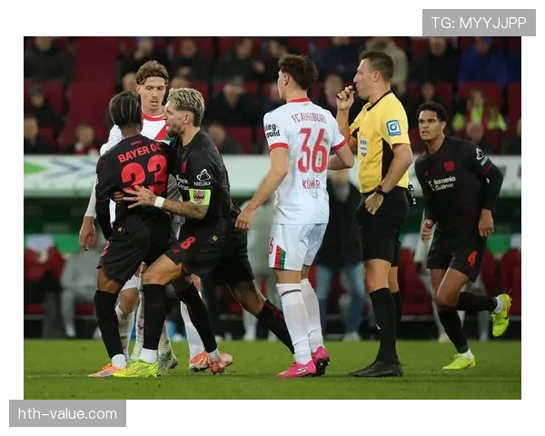 塔普索巴当选德甲最佳后卫,卓越表现助力球队迎战新赛季 塔普索巴当选德甲最佳后卫,卓越表现助力球队迎战新赛季