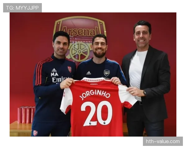 冬窗转会战火重燃，豪门争抢新星引关注