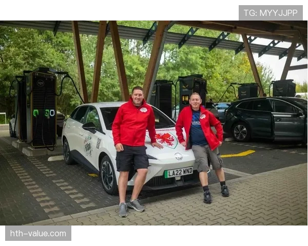 威尔士球迷热情迎接国家队，团结精神彰显状态回暖