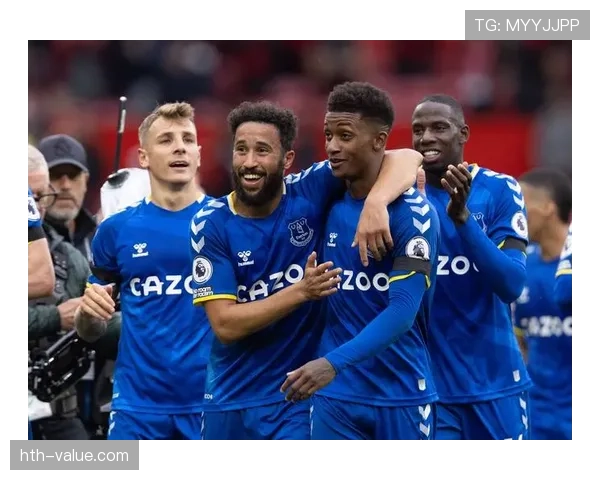 埃弗顿边路进攻特点：传中频繁，依赖边后卫插上与边锋内切结合